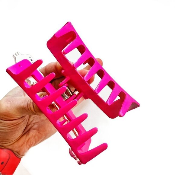 HELLO Kitty Pink Hair Claw Clip - Picture 3 of 8